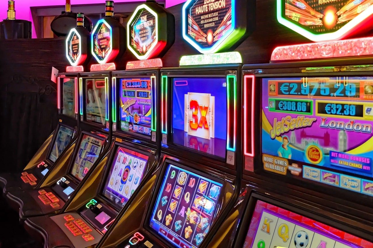 678mm Sportsbook မှ Premier League နှင့် Myanmar National League ဘောလုံးပွဲများကို MMK ဖြင့် Live Betting ကစားနေသောပုံ